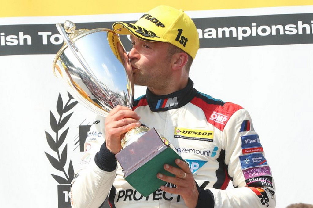 Collard leads BMW 1-2-3 domination in final Oulton race